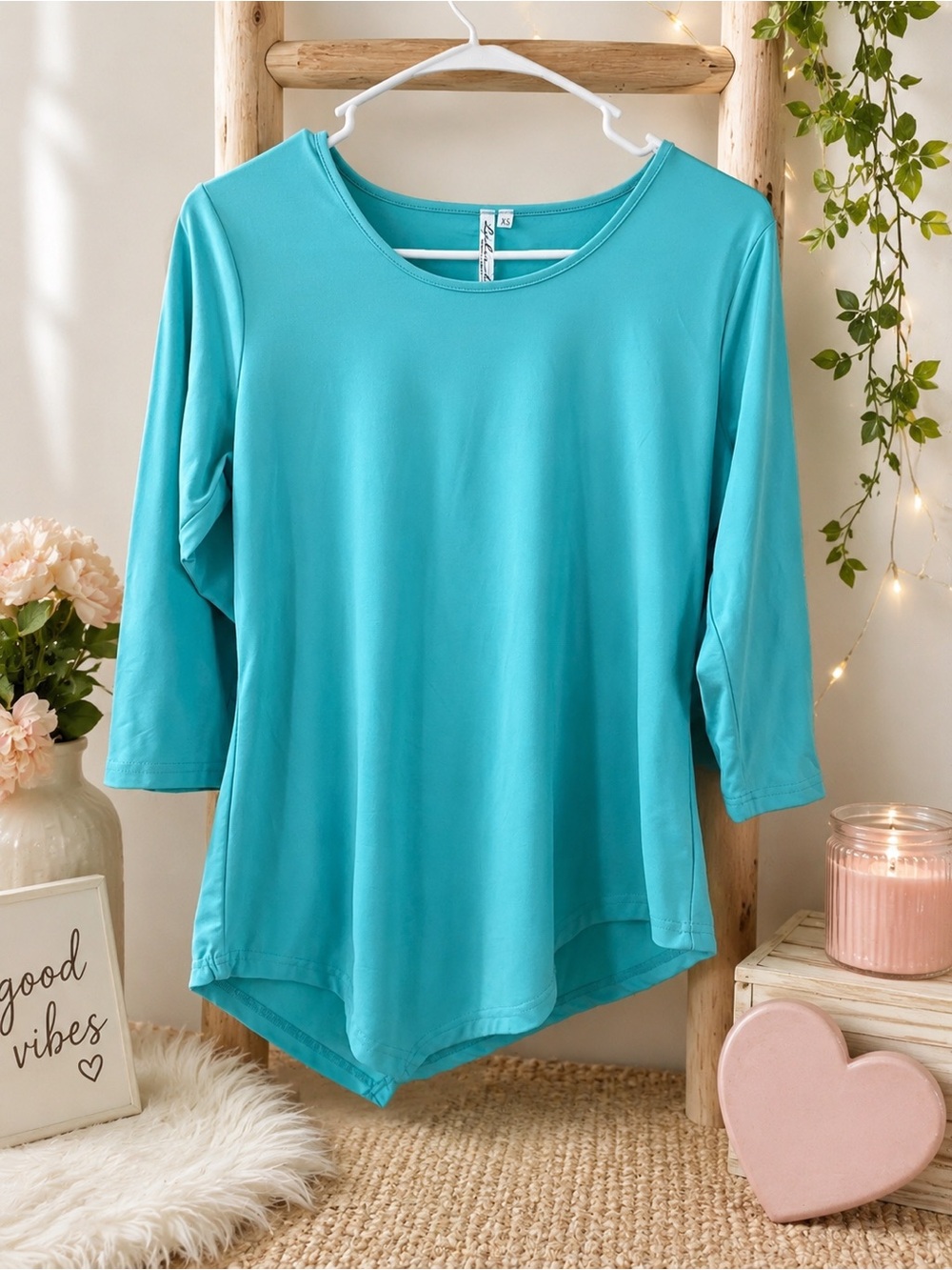 Lulu-B Turquoise  stretch knit 1/4 sleeve asymmetrical hem shirt XS PTP 18.5”